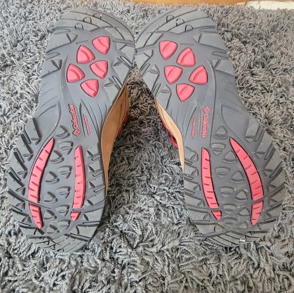 Columbia Newton Ridge Waterproof Hiking Boot - Picture 9 of 12